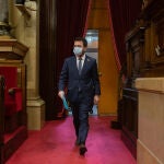 El president en funciones del Govern, Pere Aragonés, a su llegada a una sesión celebrada en la Diputación Permanente del Parlament, en Barcelona.
