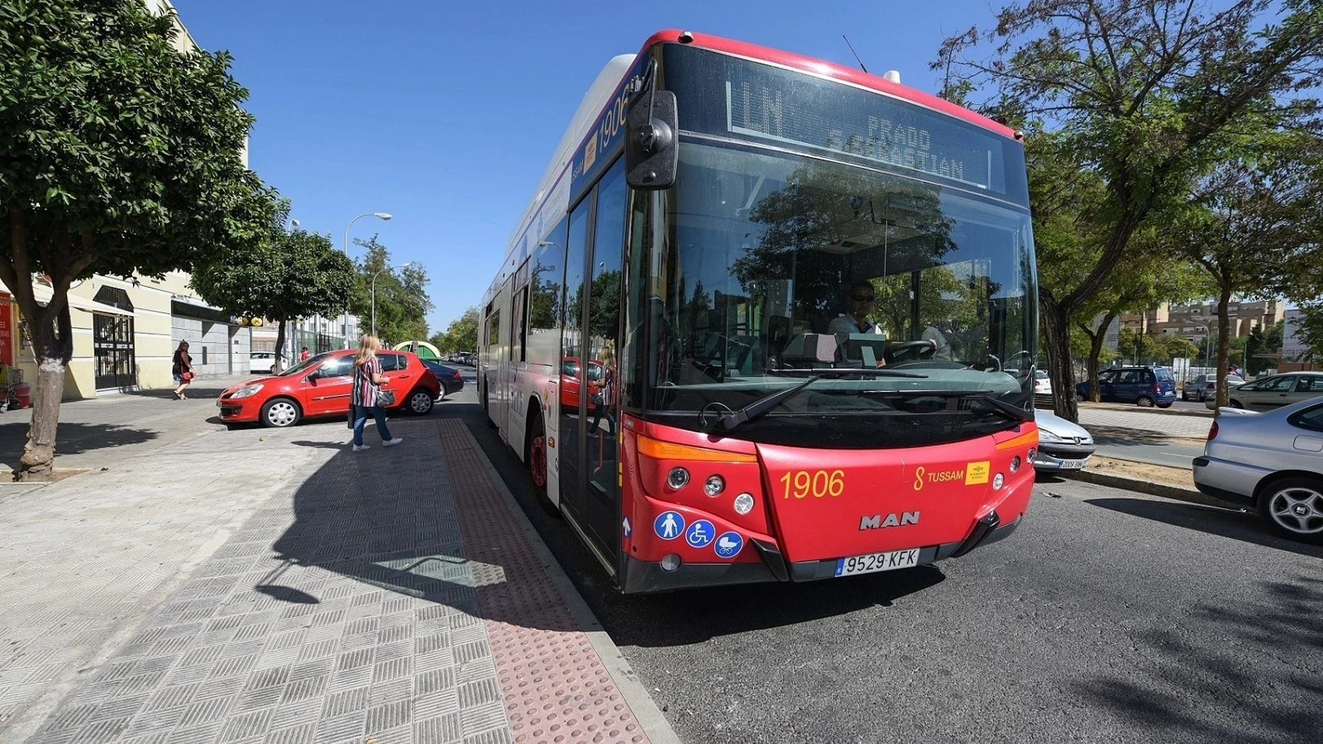 Autobús de línea de Tussam en Sevilla