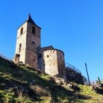 Iglesia y cementerio de Villanova, donde están enterrados los hermanos Nerin Mora