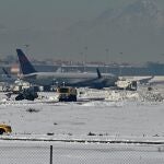 Vista desde San Fernando de Henares del estado en el que se encuentra hoy el Aeropuerto de Barajas tras el paso de la borrasca Filomena