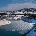 15/01/2021. Alcocer, Guadalajara. Rio Tajo congelado en la cola del embalse de Entrepeñas. ©Greenpeace/Pedro Armestre