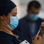 18 January 2021, Chile, Antofagasta: A nurse prepares a Pfizer-Biontech Coronavirus vaccine dose during the vaccination campaign for the medical staff. Photo: Camilo Alfaro/Agencia Uno/dpa18/01/2021 ONLY FOR USE IN SPAIN