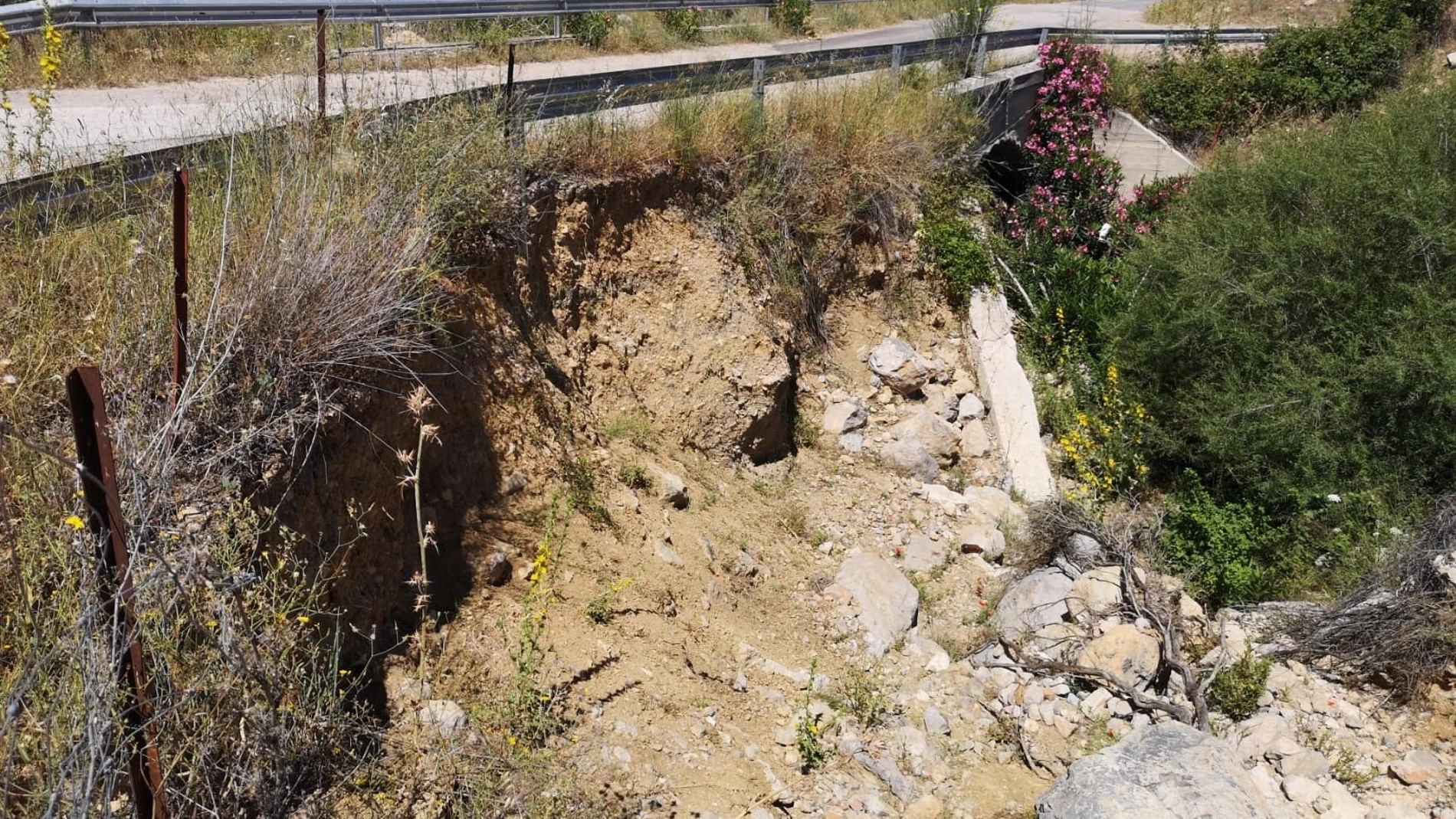 Una carretera de la provincia de Málaga afectada por un temporal