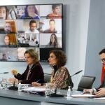 La ministra para la Transición Ecológica, Teresa Ribera; la portavoz del Gobierno, María Jesús Montero, y el ministro de Consumo, Alberto Garzón, en rueda de prensa tras la reunión del Consejo de Ministros