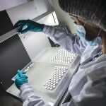 Insud Pharma fabricará los viales de la vacuna AZD1222 desarrollada por AstraZeneca y la Universidad de Oxford, encargándose de su llenado y empaquetado (Foto de ARCHIVO)08/06/2012
