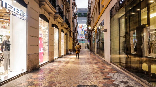 El 25 de enero entró en vigor el cierre de los comercios a las 18 horas de la tarde