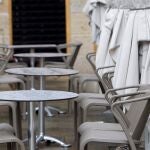 La terraza de un bar vacía en Vigo