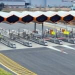 Cabinas de cobro de una autopista de peaje