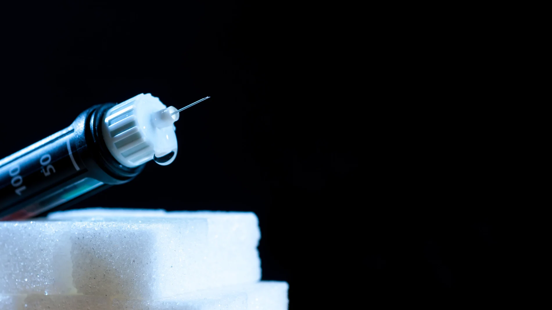 JERINGUILLA . AGUJA ESPECIAL PARA VACUNA