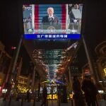La investidura de Joe Biden retransmitida en un centro comercial de Pekín