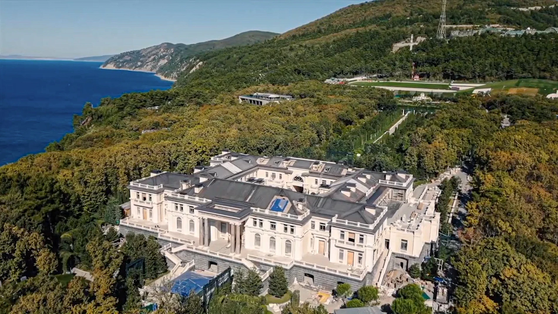Imagen del vídeo publicado por Navalni sobre el palacio secreto de Putin