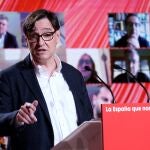 El número uno del PSC al 14F, el ministro Salvador Illa, durante su intervención en el Comité Federal del partido en la sede del PSC en Barcelona celebrado este sábado en un gesto de apoyo a Illa ante las elecciones catalanas.