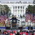 El expresidente Donald Trump durante un mitin en Washington