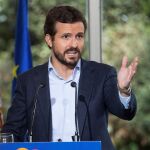GRAF5561. BARCELONA, 23/01/2021.- El presidente del PP, Pablo Casado presenta la candidatura del PPC a las próximas elecciones catalanas, encabezada por Alejandro Fernández (no en la imagen) en un acto celebrado este sábado en Barcelona. EFE/Marta Pérez
