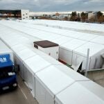 Vista general del hospital de campaña anexo al Hospital La Fe de València, cuyos pacientes han sido trasladados este fin de semana debido a las fuertes rachas de viento que se han producido en la ciudad y que no volverá a usarse hasta que finalice la alerta por viento. EFE/Biel Aliño