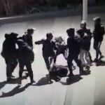 Captura de la brutal agresión que sufrió Yuriy a la salida de su colegio en París