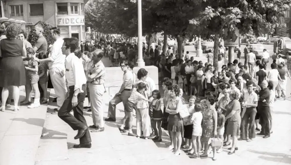 Colas para la vacunación contra el cólera