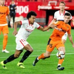 Jules Koundé con el Sevilla.