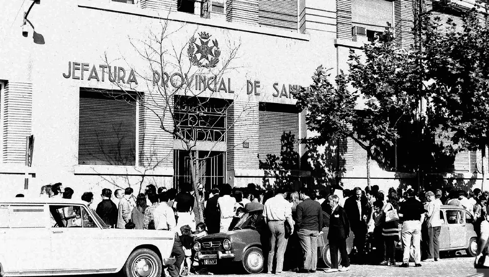 Colas en la Jefatura Provincial de Sanidad para vacunarse