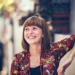 En esta etapa la mujer puede empezar a experimentar síntomas de la menopausia, como los sofocos