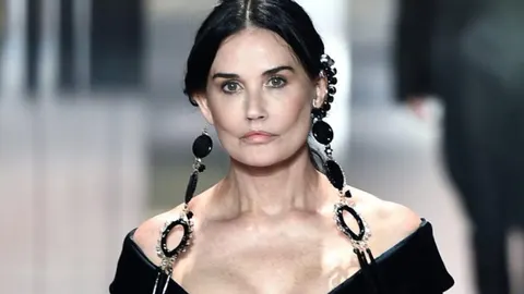 Demi Moore desfila en la Semana de la Moda de París