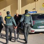 Durante el transcurso de la investigación, los agentes averiguaron que además de robar en turismos, también sustraía cableado de cobre de viviendas en construcción
