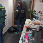 los agentes, en una de las viviendas registradas