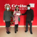 Para hacer la entrega de la recaudación, Alfonso Aramburu y María Luisa García-Palacios Álvarez, por Fundación Caja Rural del Sur, visitaron las instalaciones de esta organización en la calle Cantero Cuadrado