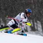 Clement Noel en acción durante la carrera de Slalom masculino de la Copa del Mundo de Esquí Alpino FIS en Les Houches - Chamonix, Francia, 30 de enero de 2021. (Francia) EFE/EPA/SEBASTIEN NOGIER
