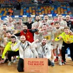 Los Hispanos celebran la medalla de bronce que conquistaron en el Mundial de Egipto después de vencer a Francia