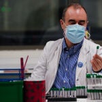 El doctor López Hoyos es jefe del servicio de Inmunología en el Hospital Marqués de Valdecilla, de Santander