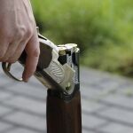 Debe abrirse la escopeta de caza como seguridad ante un obstáculo