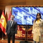 José Luis Martínez-Almeida y Begoña Villacís durante la presentación de la nueva Estrategia de Vivienda para la Ciudad