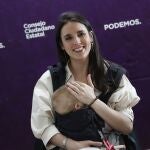 Irene Montero junto a su hija Aitana Iglesias
