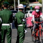 Policía militar hoy en Yangon, Myanmar