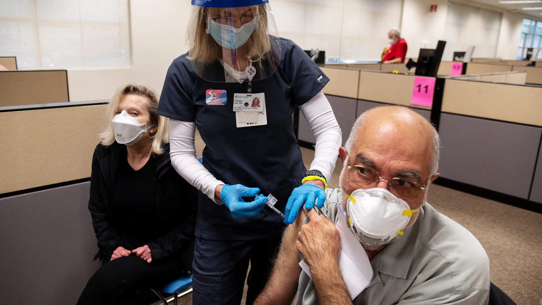 Se busca anciano de más de 75 para llevarle a vacunar