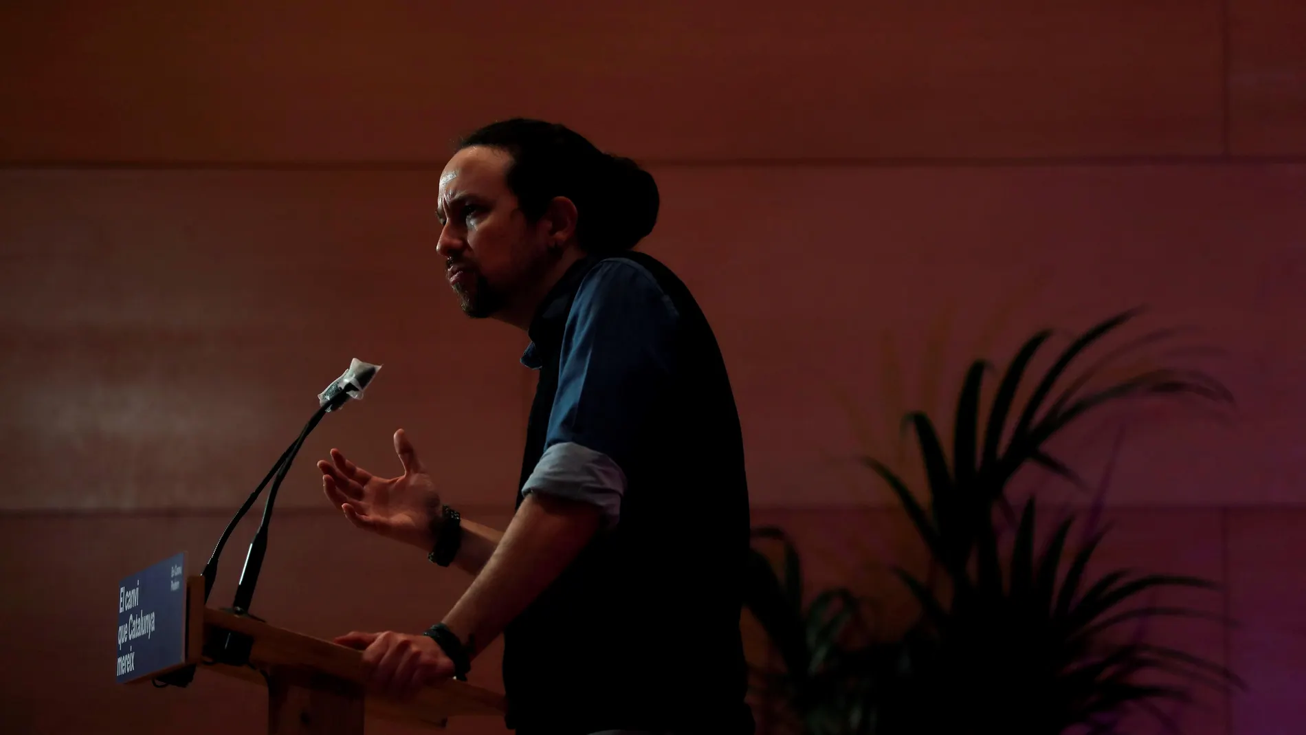 Sánchez, maniatado ante un demagogo