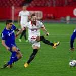Nemanja Gudelj con el Sevilla.