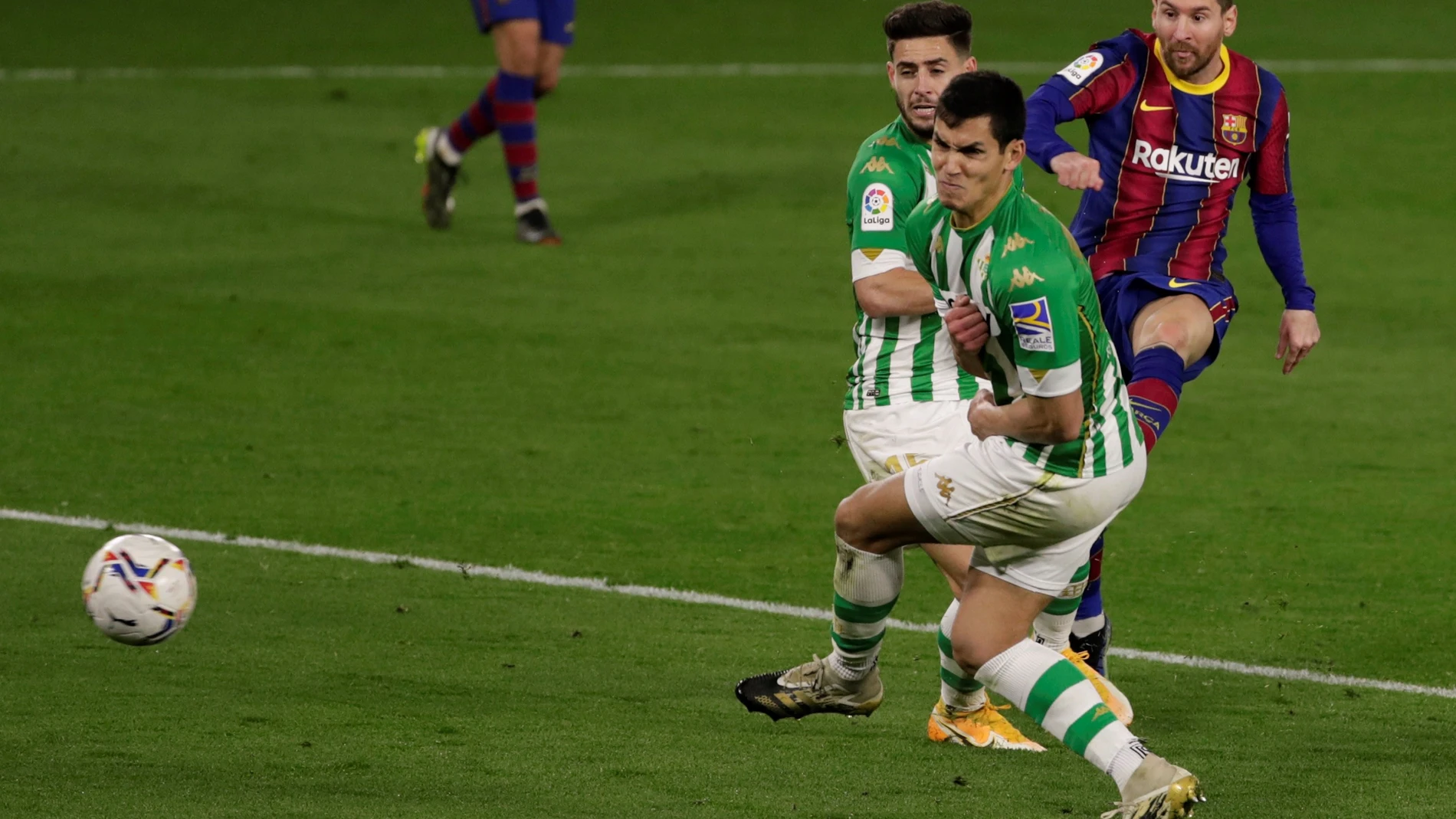 Aïssa Mandi con el Betis.