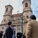 El alcalde de Granada, Luis Salvador, en Santa Fe, con el vicepresidente de la Junta, Juan Marín