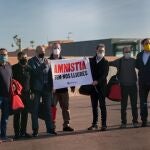 Los presos independentistas, a la salida del centro penitenciario de Lledoners.