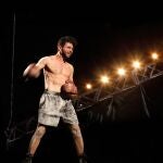 Jesús Torres sobre el ring-escenario