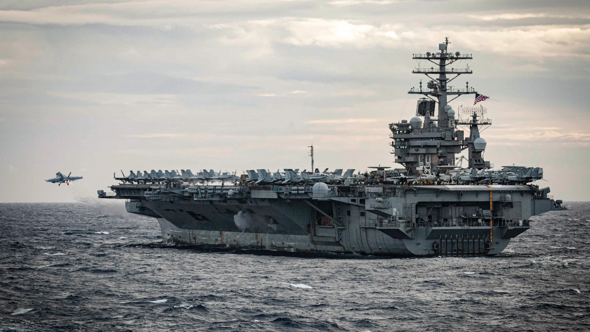 Un caza F/A-18E Super Hornet despega de un portaaviones de EEUU en una foto de recurso