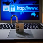 Debemos buscar tiendas cuya dirección comience por HTTPS, ya que esto garantiza que la información que transmitimos esté cifrada | Fuente: Jesús Hellín / Europa Press