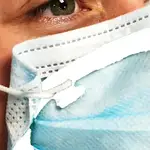 Detalle de la mascarilla quirúrgica patentada por la Escuela Universitaria de Odontología de Adema