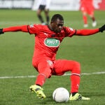 James Lea Siliki con el Rennes.