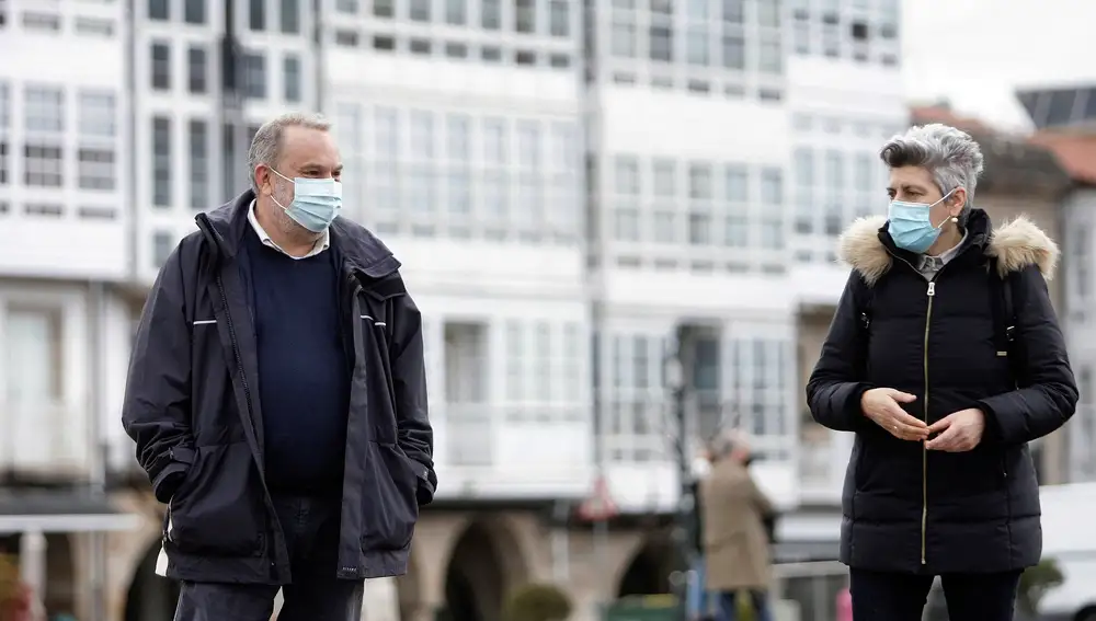 Carlos Babío (izquierda), autor junto con Manuel Pérez Lorenzo del libro ‘Un pazo, un caudillo y un expolio’