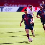 Javi Galán con el Huesca frente al Sevilla.