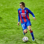 Bryan Gil con el Eibar.