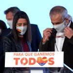 El candidato a la presidencia de la Generalitat por Ciudadanos Carlos Carrizosa y la presidenta del partido Inés Arrimadas comparecen para valorar los resultados electorales, hoy domingo en Barcelona.